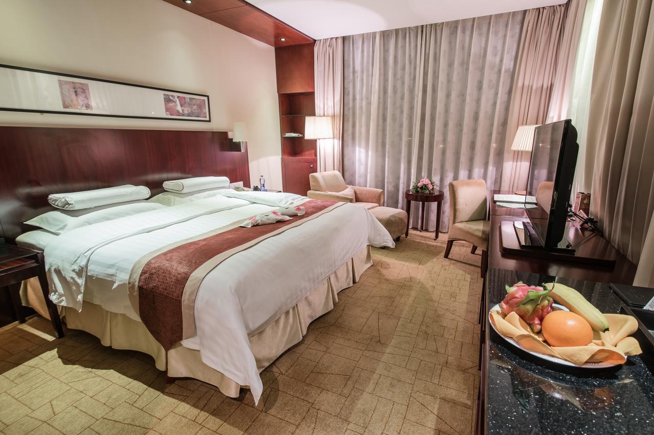 Howard Johnson Plaza Lingang Shanghai Nanhui Εξωτερικό φωτογραφία