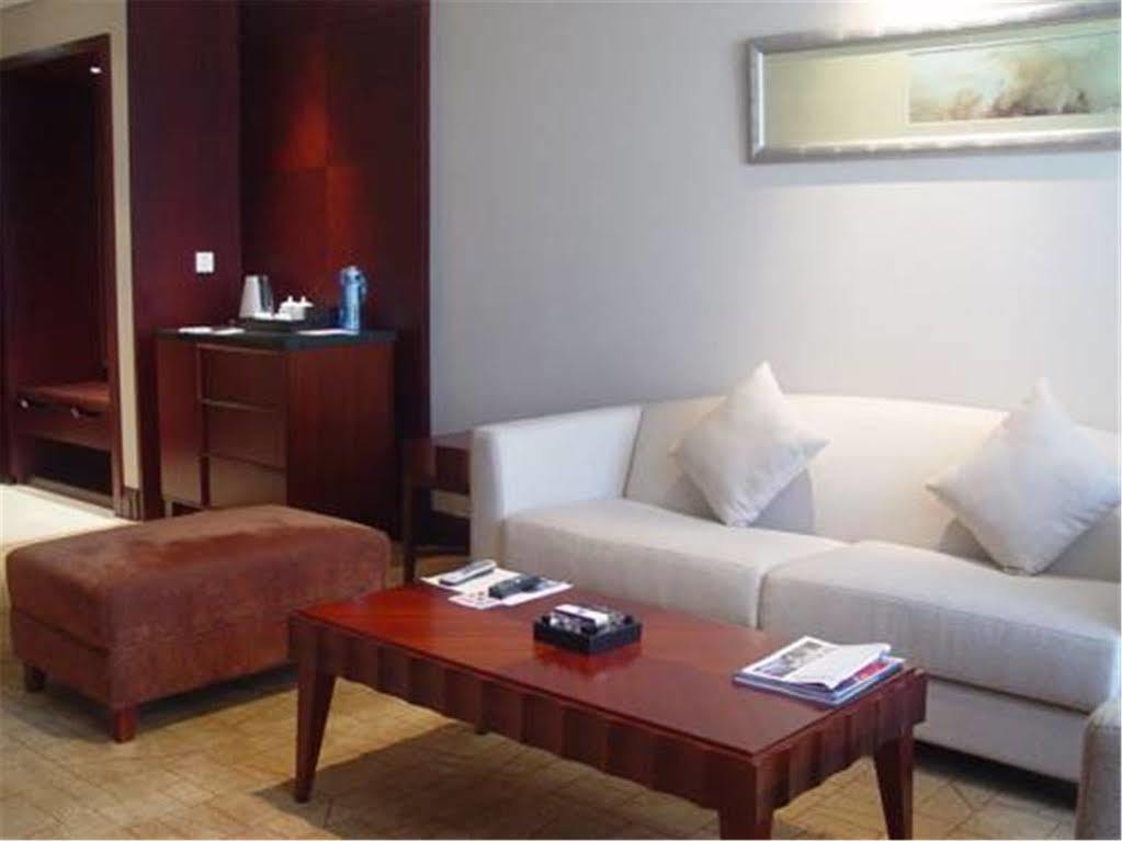 Howard Johnson Plaza Lingang Shanghai Nanhui Εξωτερικό φωτογραφία